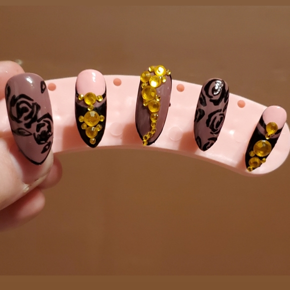 Press on nails "Roses Are Gold Too" - Picture 1 of 6